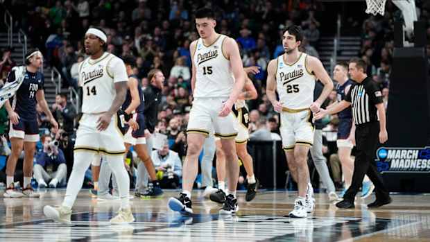 Purdue men’s basketball players David Jenkins Jr., Zach Edey and guard Ethan Morton walk to bench.
